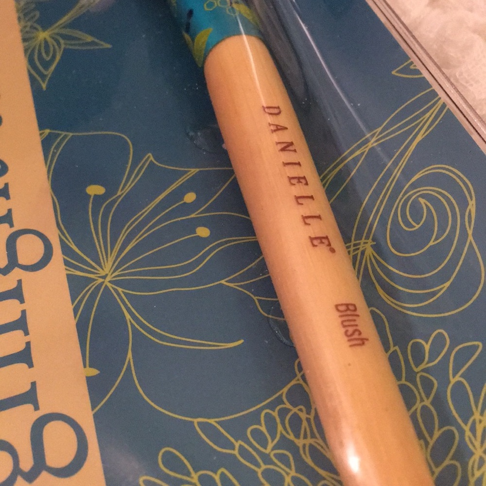 Bamboo & Cruelty Free Bristles Makeup Brush SET - Picture 4 of 6